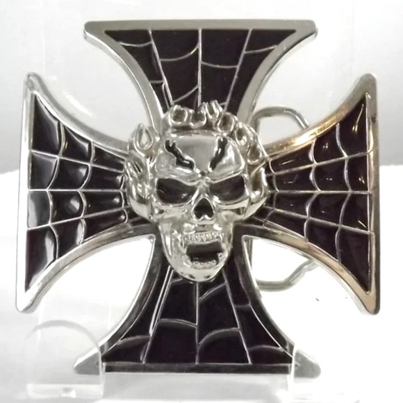 Webbed cross and skull belt buckle - Picture 1 of 4